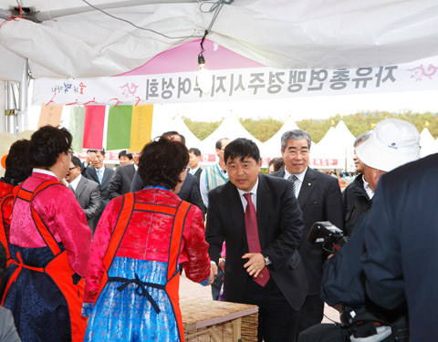 술과 떡잔치 격려 방문