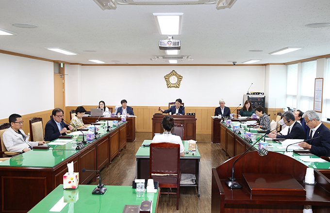 제1행정사무감사특별위원회 회의