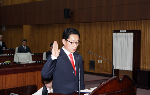 제176회임시회(보궐선거당선김성규의원선서)