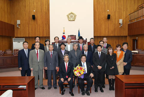 나라시의회의장 일행 의장실 내방
