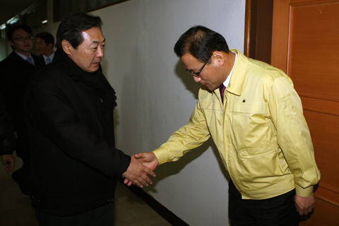 맹현규행자부장관구제역방역대책본부격려방문