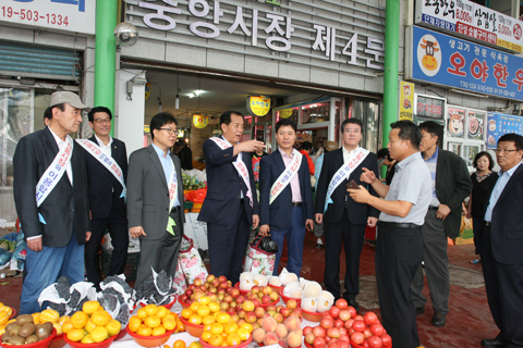 추석맞이 전통시장 장보기 동참