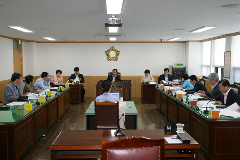 제1행정사무감사특별위원회