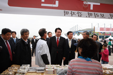 술과떡잔치 격려 방문