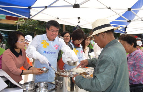 사랑의 밥차 전달식