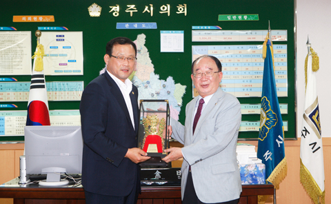 전김성훈농림부장관의장실내방