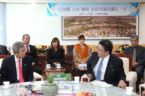 나라시의회의장 일행 의장실 내방