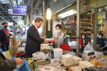 추석맞이 재래시장 상인 격려 