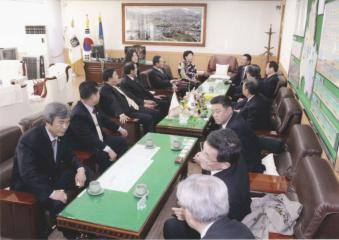 나라시의회의장단 의장실 방문