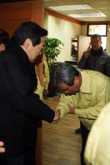 맹현규행자부장관구제역방역대책본부격려방문