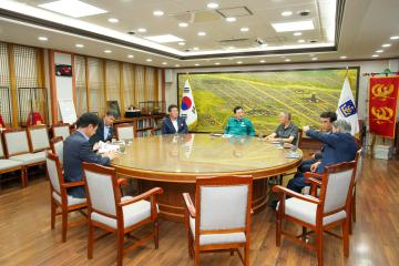 이현세 작가 시청 내방