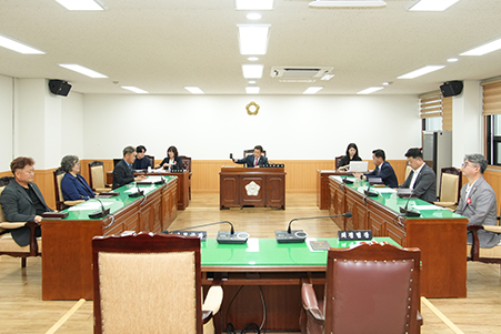 의회운영위원회 사진