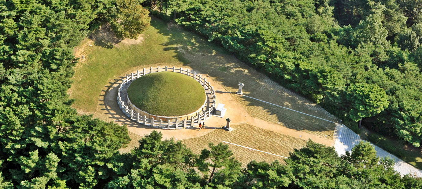 경주 김유신묘 전경