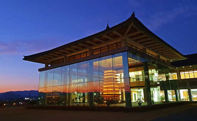 황룡사지와 황룡사역사문화관의 해질녘