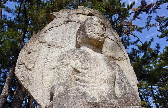 측면에서 바라본 석불좌성