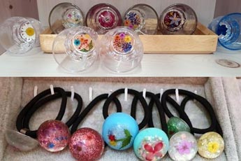 경주동궁원 압화체험 결과물 - 위 : 압화를 넣은 잔, 아래 : 압화를 넣은 머리방울