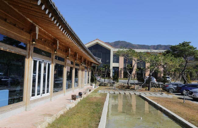 카페로드100 전경