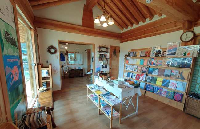 누군가의 책방 실내 전경