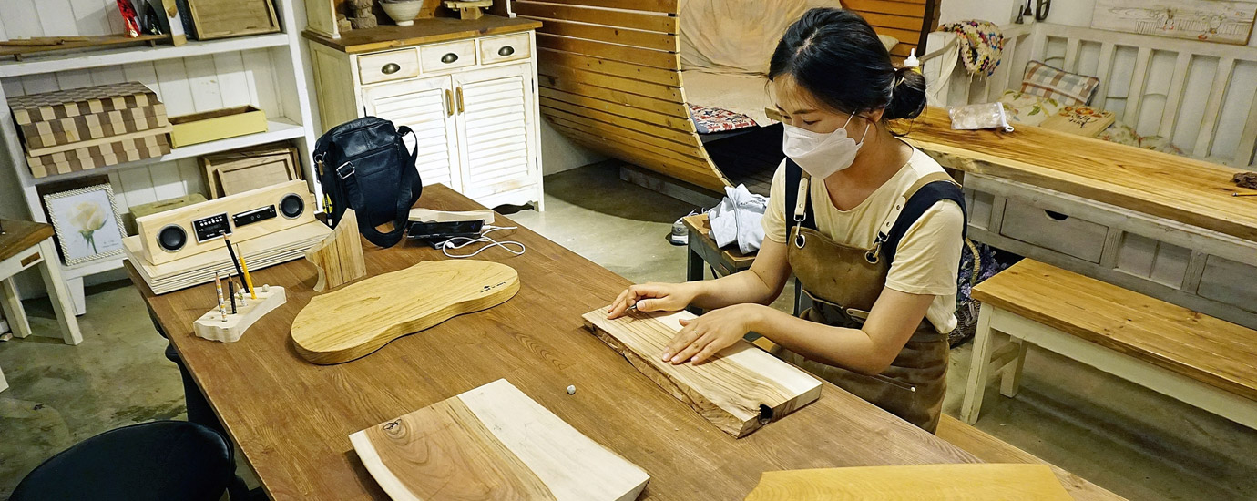 목공예 공방 ‘우드인스토리’의 원데이클래스 ‘도마만들기’