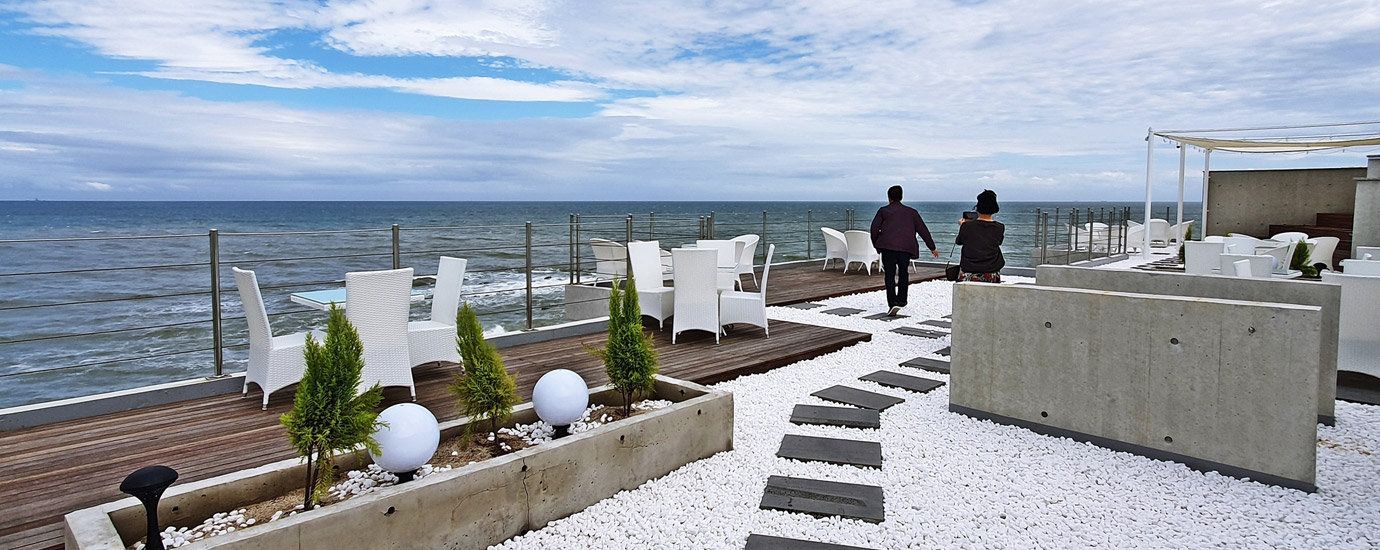 경주 동해안 카페 이스트앵글의 루프탑 바다 전망