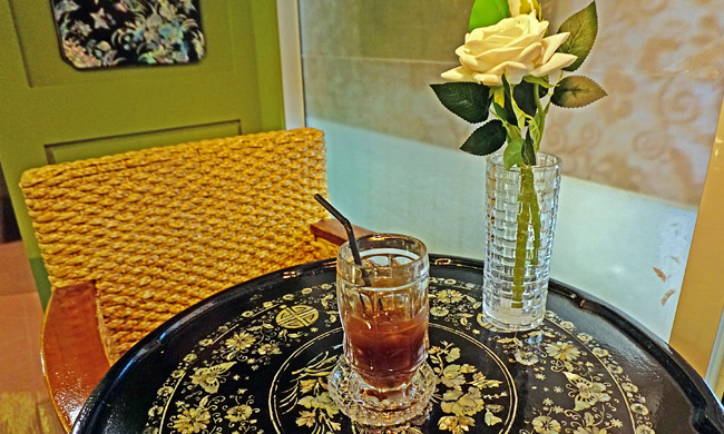 뉴트로 자개갤러리에서 판매하는 아이스 아메리카노