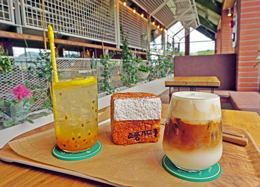 경주 창고형 카페 ‘소풍가다’ 