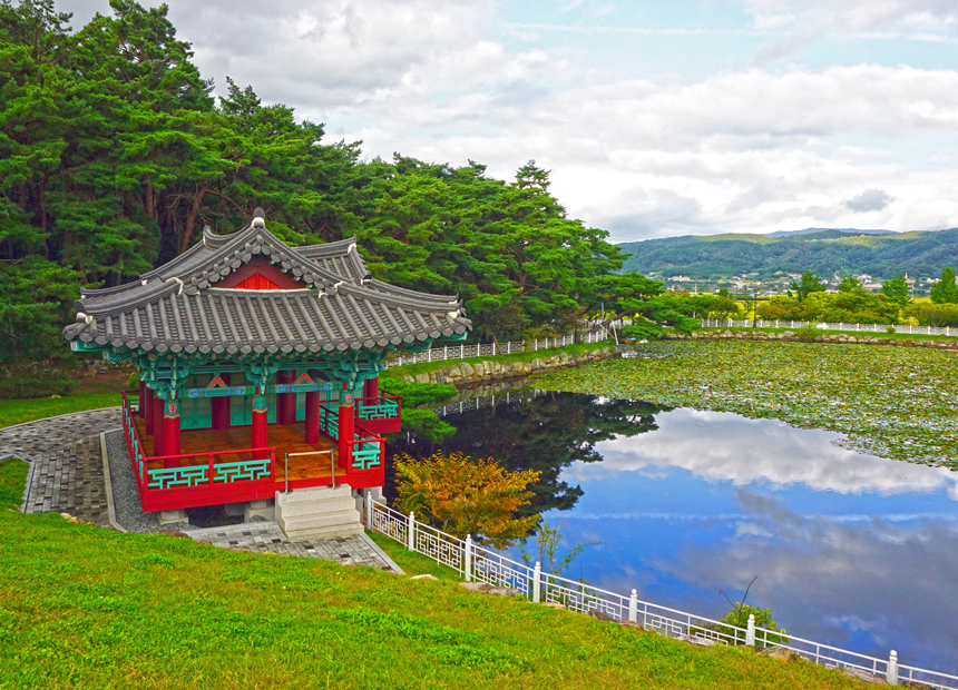 가을에 특히 아름다운 남산동 ‘통일전’ 