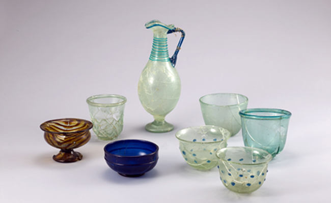 오색영롱, 한국 고대 유리와 신라 전시물(출처. 박물관)