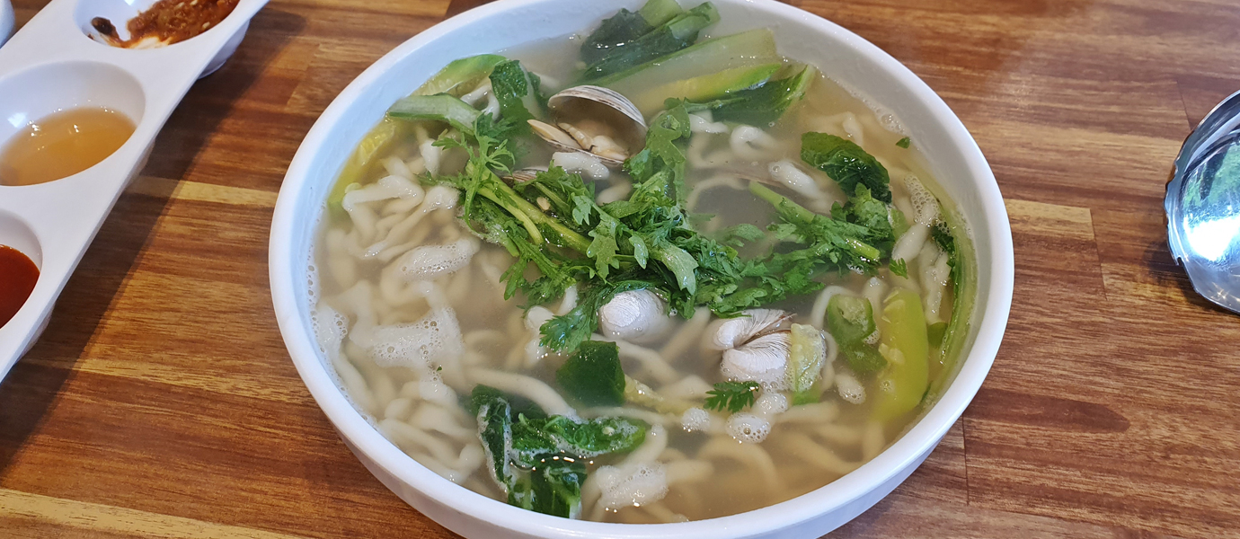 서빙된 조조 칼국수