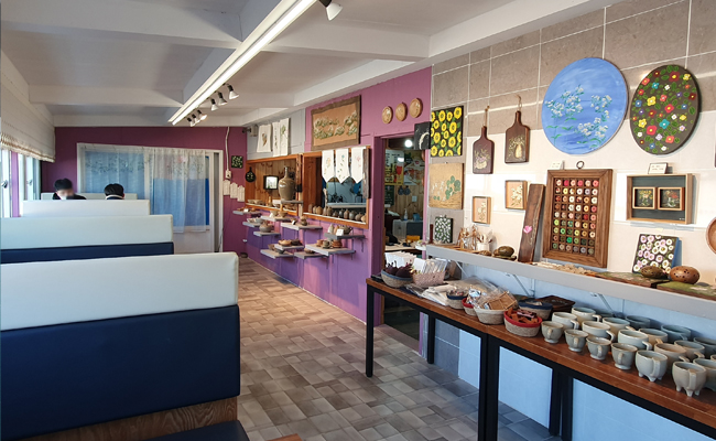 도자기 체험카페 ‘소나기 갤러리’내부