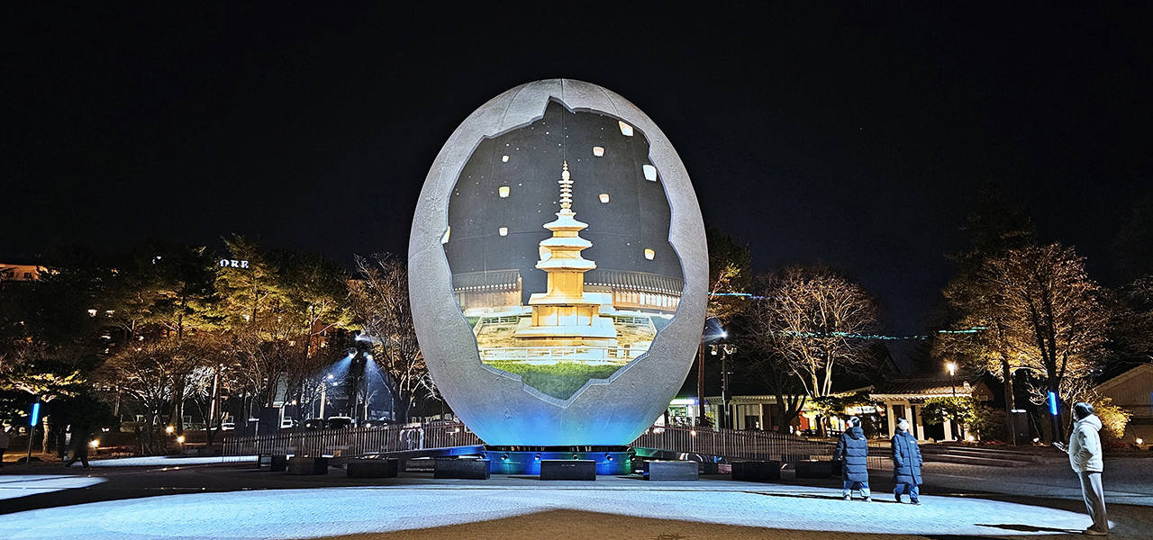 호반광장 알 조형물