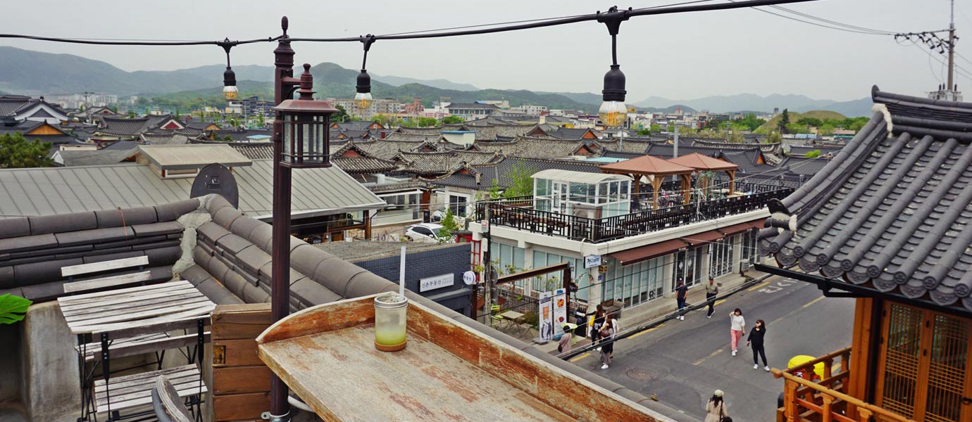 카페 오하이 루프탑에서 내려다 보는 황리단길