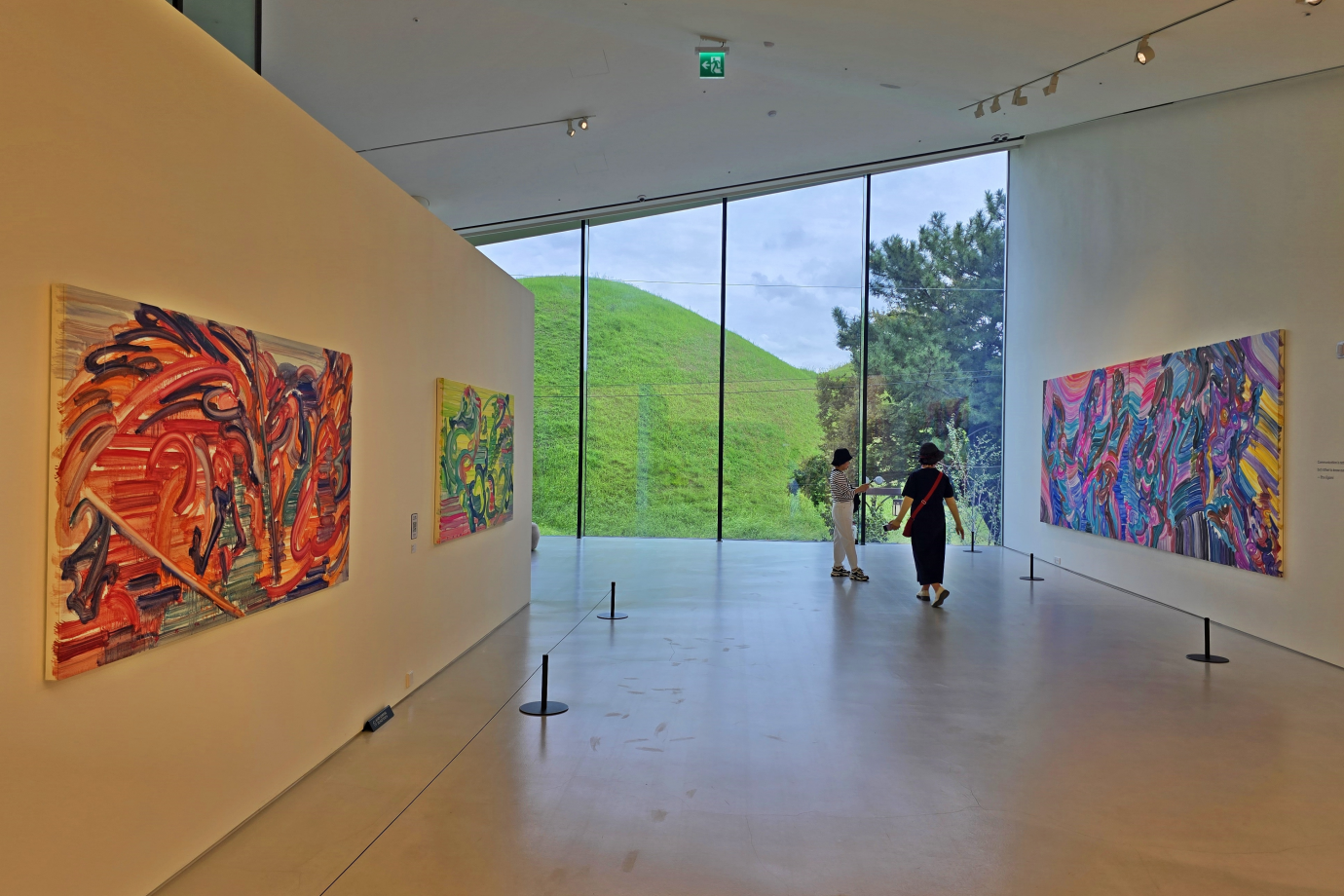 작품과 왕릉뷰가 어우러진 오아르미술관