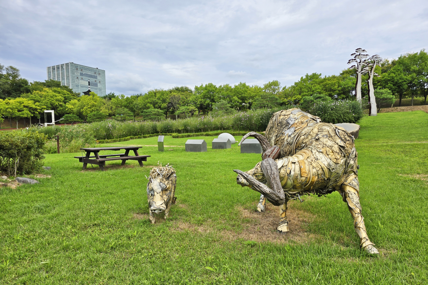 미술관 앞의 아사달조각공원