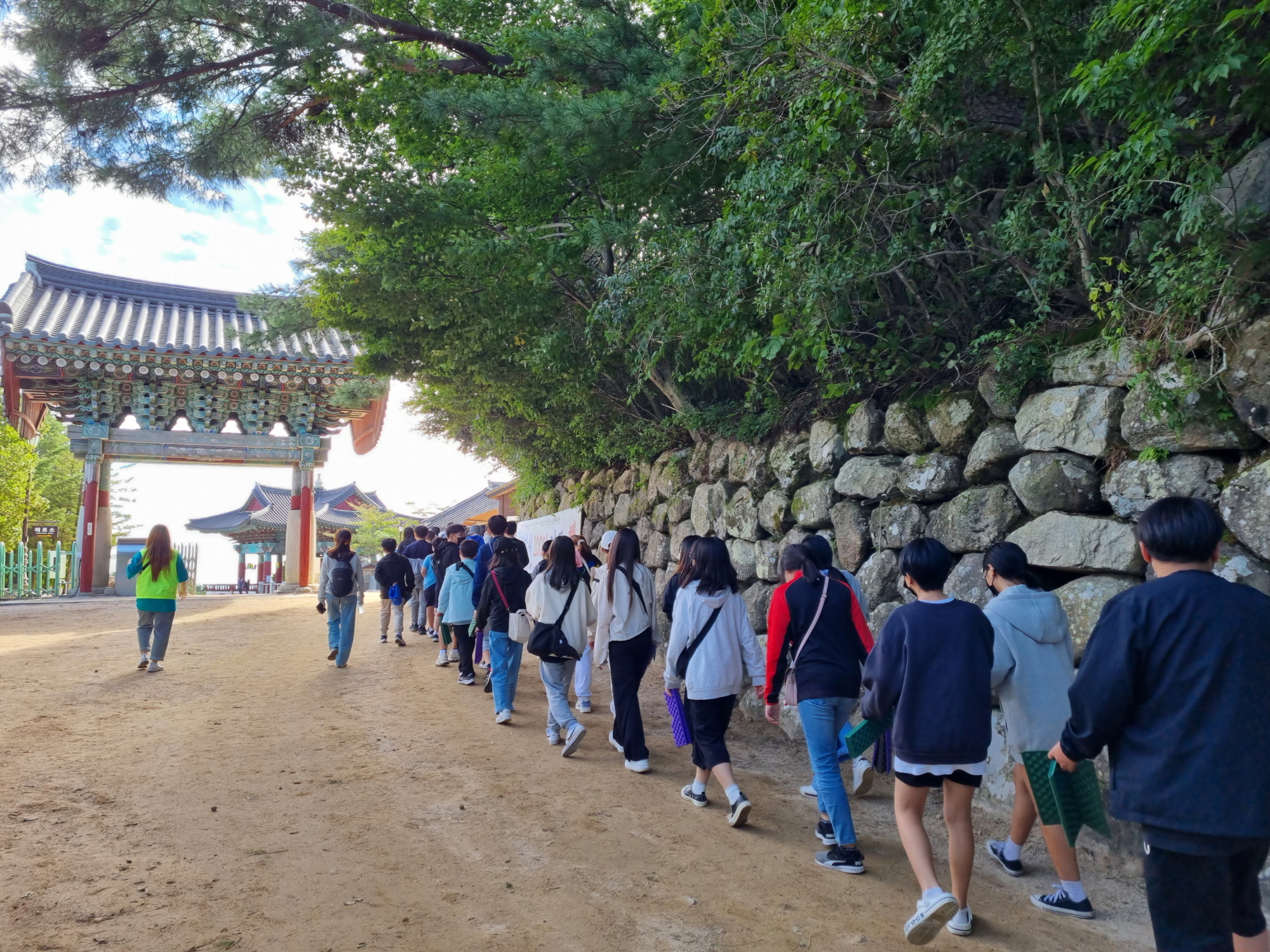 충북 충주 남산초등학교 수학여행단 180여 명이 지난 21일부터 23일까지 2박 3일 일정으로 경주를 찾은 모습