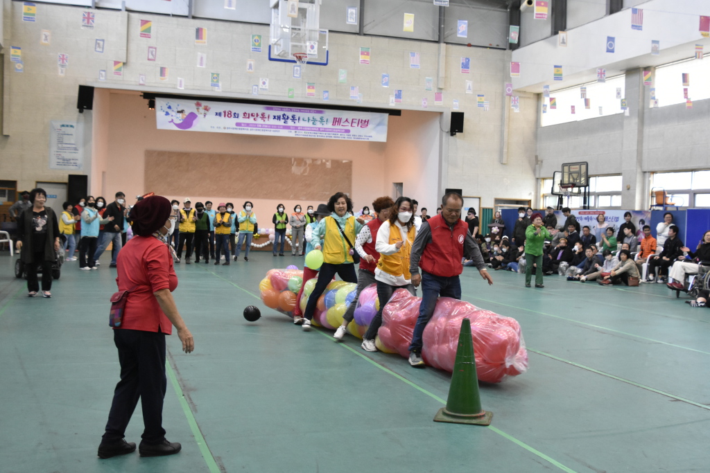 지난 20일 경주시장애인체육관에서 제18회 희망톡, 재활톡, 나눔톡 페스티벌이 성황리에 개최됐다.