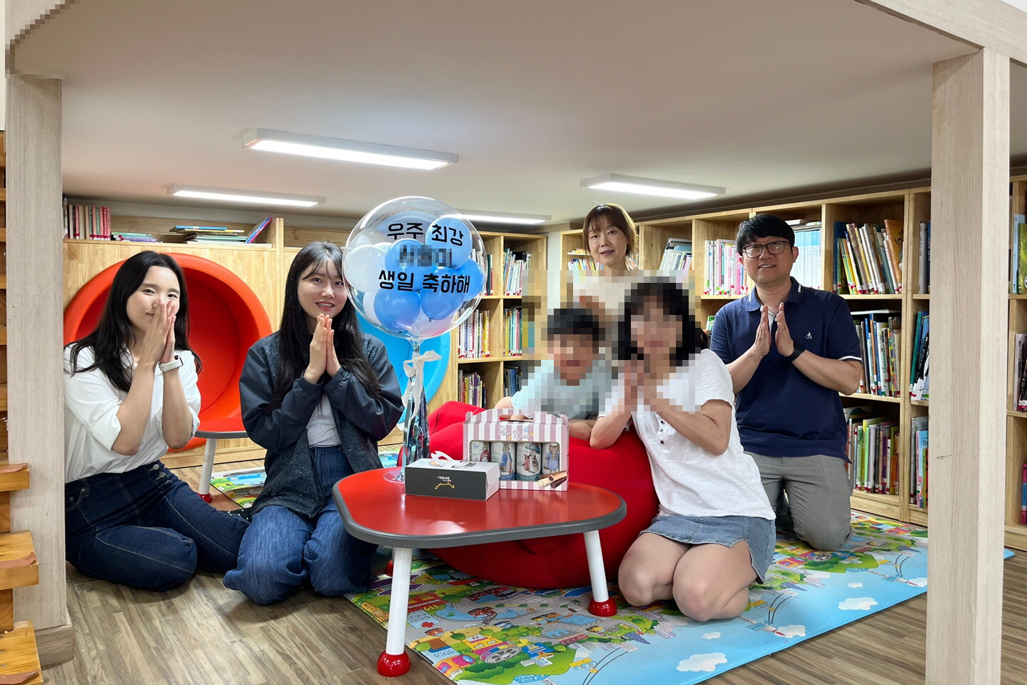 지난 23일 감포읍 지역사회보장협의체 특화사업으로 생일을 맞은 아동에게 생일맞이 레터링 풍선을 전달했다.