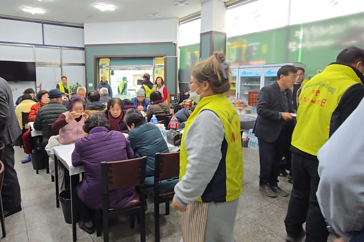 1. 서면)지역사회보장협의체 어르신 식사제공 사진.JPG